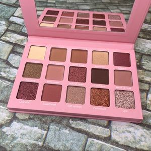 STAY FABULOUS '15' Eyeshadow Palette